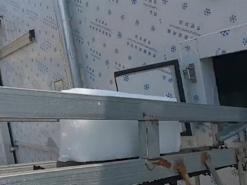 Mahusay na Paglipat ng Ice Block: Seamless na Pagsasama ng Block Ice Machine at Cold Storage