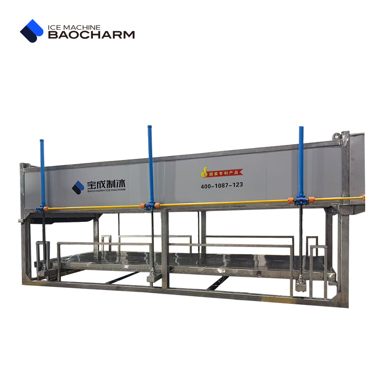 Makinang Malinaw na Bloke ng Yelo